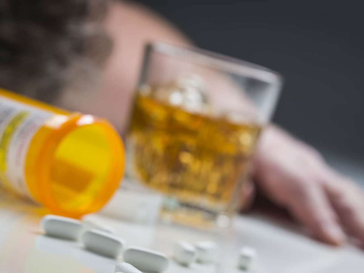 Why You Shouldn t Mix Ambien and Alcohol The Blackberry Center